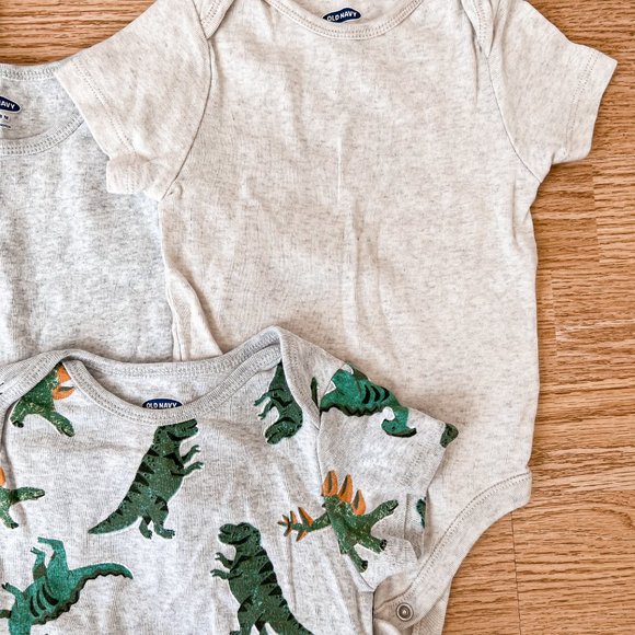 Pack of 5 Old Navy Baby Onesies - Picture 4 of 7